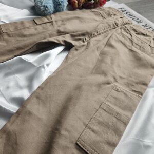 Beżowe spodnie chłopięce casual – wygodne na co dzień