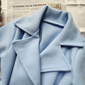 Niebieski płaszczyk wiosenny dla dziewczynki