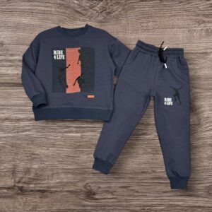 Szary dres chłopięcy