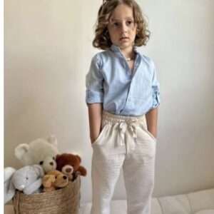 Komplet: błękitna koszula na stójce + spodnie ecru wiązane w pasie