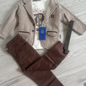 Elegancki komplet chłopięcy – marynarka, bluzka, spodnie i pasek