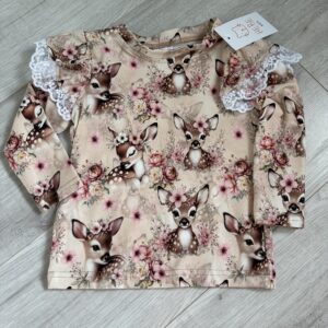 Bluzka z wzorem w sarenki z ozdobną falbanką na rękawku