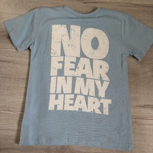Błękitna koszulka chłopięca z napisami – NO FEAR