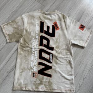 Beżowa koszulka chłopięca z napisem