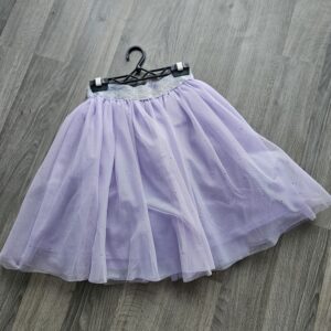 Liliowa spódniczka dziewczęca tiulowa – styl księżniczki