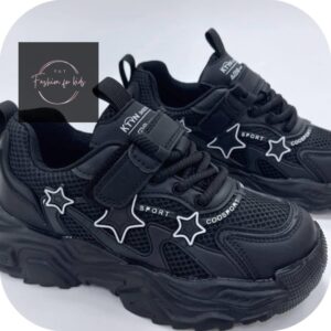 Czarne buty sportowe dziewczęce w gwiazdki – lekkie i wygodne