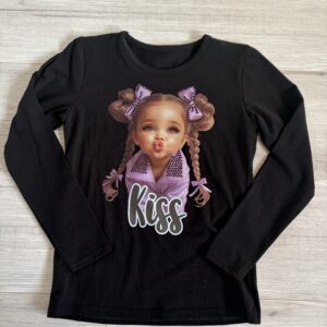 Czarna bluzka z lalką