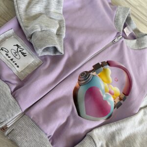 Bluza zapinana na zamek z sercem