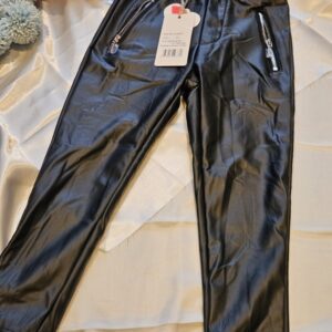 Czarne spodnie dziewczęce eko skóra – lekko ocieplane