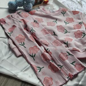 Różowy komplet dziewczęcy – bluza + legginsy prążek w kwiaty