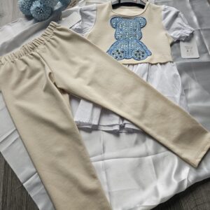 Beżowo-biały komplet z uroczym misiem na koszulce